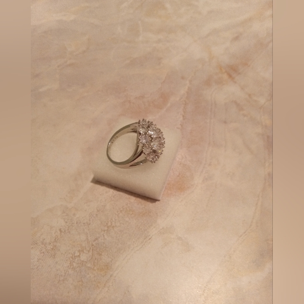 925 White Gold Diamond Cluster Ring - image 3